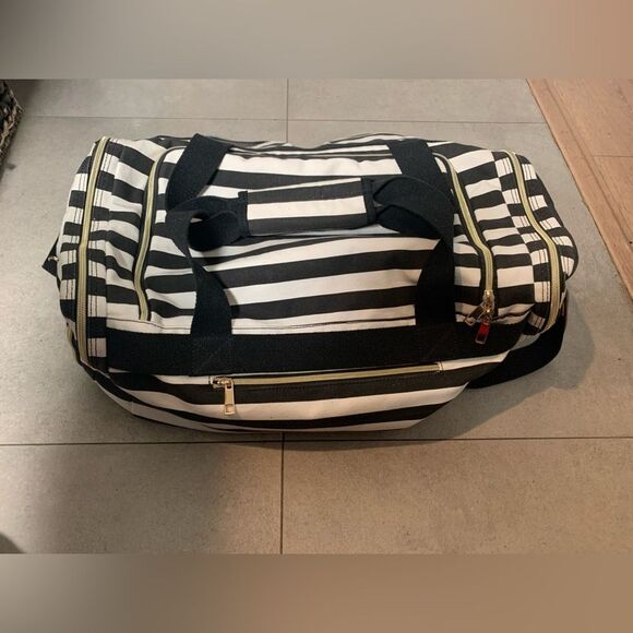 Zebra stripped travel bag - duffle bag - carryon bag - Picture 5 of 6